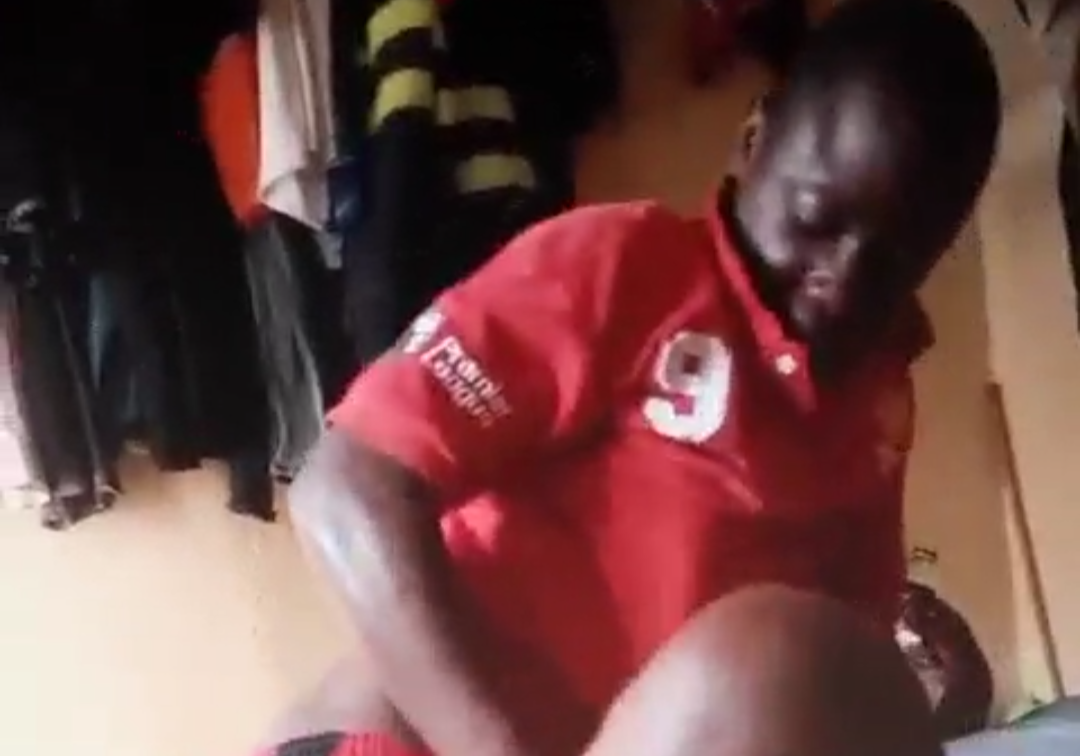 Mbarara street bitch fucked good by A Chapati saler massive