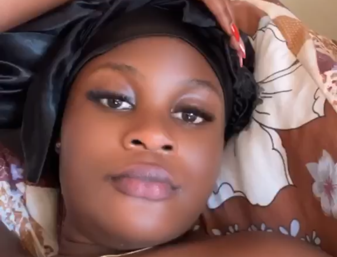 Leaked nude videos of a ugandan singer (Sandra_Nax) who sang kapati kapati with Alien_Skin ooshiit 